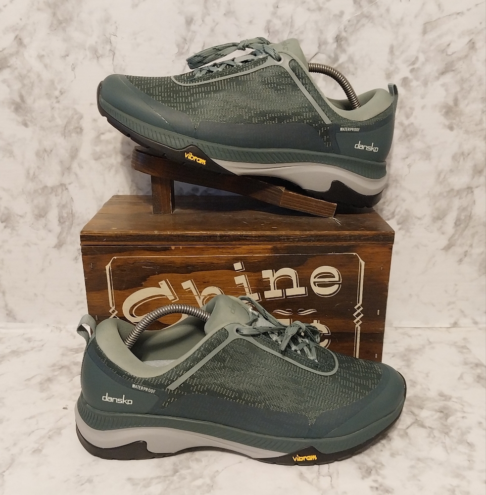 Pre-owned 2022 dansko makayla sneakers